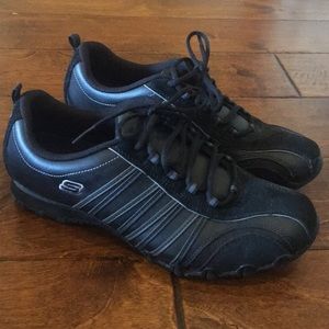Skechers black sneaker